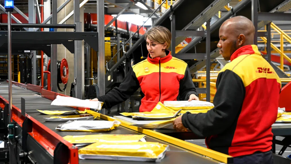DHL Busca Talento: Oportunidades de Empleo en una Empresa Líder Global